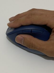 マウス握る